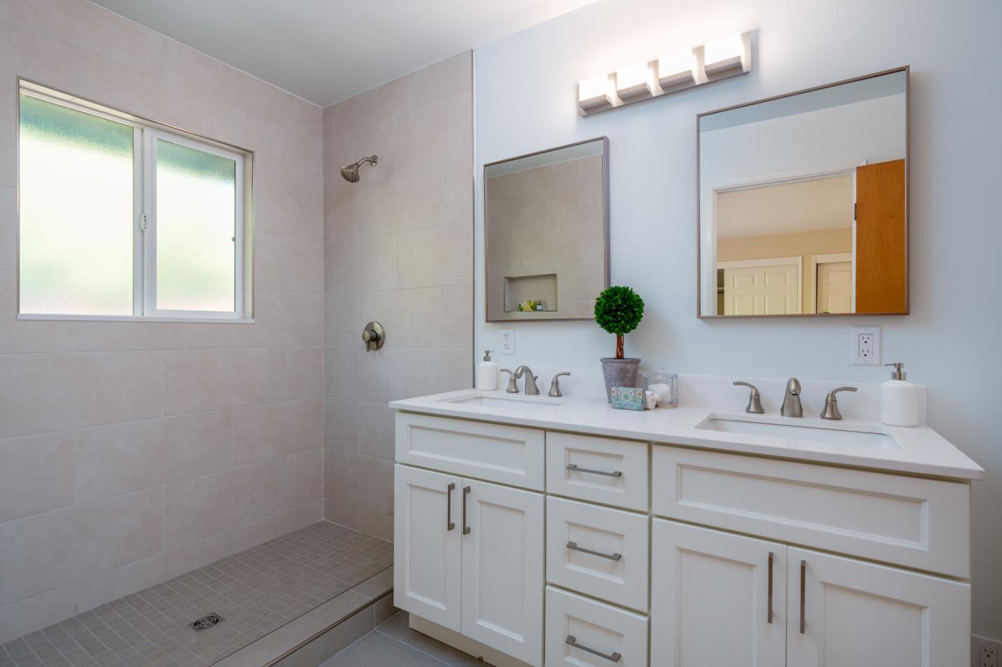 Detail Gallery Image 15 of 26 For 1981 Newcastle Dr, Los Altos,  CA 94024 - 4 Beds | 2/1 Baths