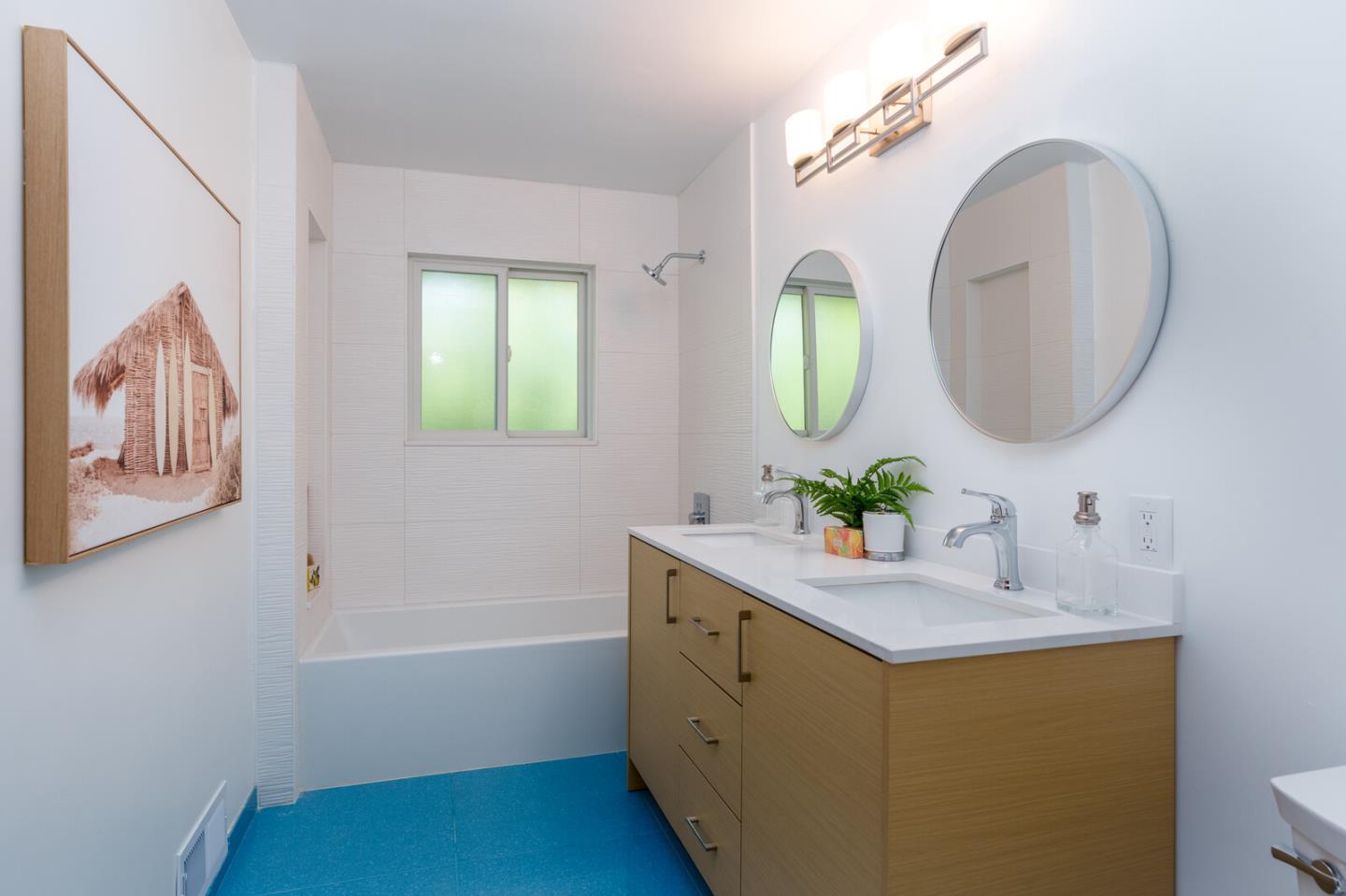 Detail Gallery Image 20 of 26 For 1981 Newcastle Dr, Los Altos,  CA 94024 - 4 Beds | 2/1 Baths