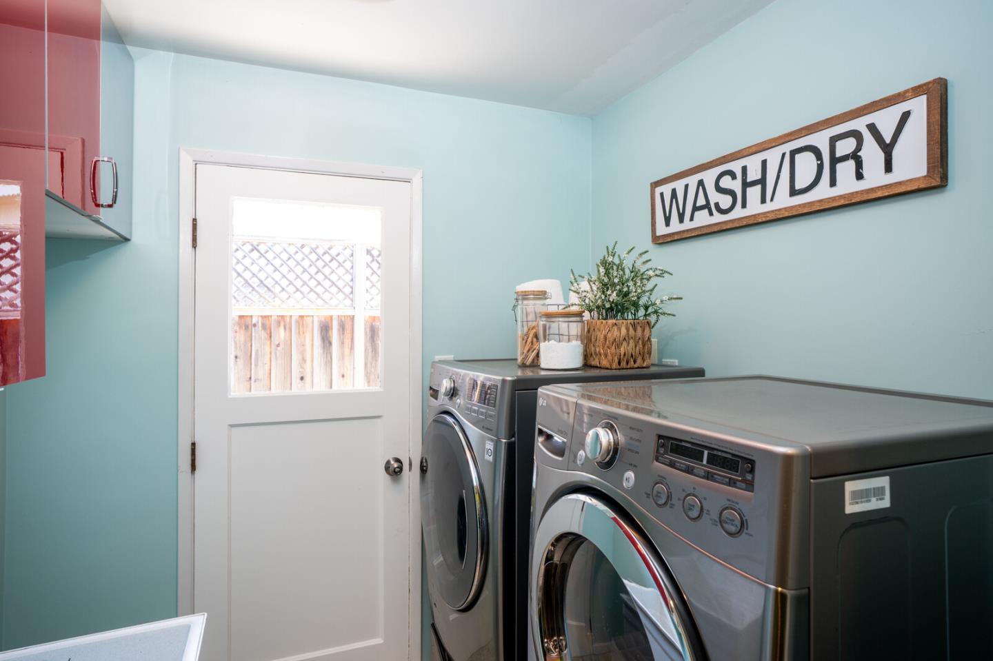 Detail Gallery Image 21 of 26 For 1981 Newcastle Dr, Los Altos,  CA 94024 - 4 Beds | 2/1 Baths