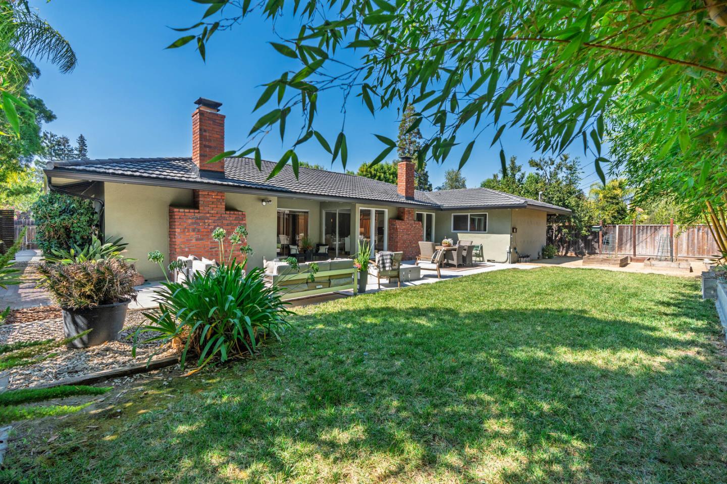 Detail Gallery Image 24 of 26 For 1981 Newcastle Dr, Los Altos,  CA 94024 - 4 Beds | 2/1 Baths