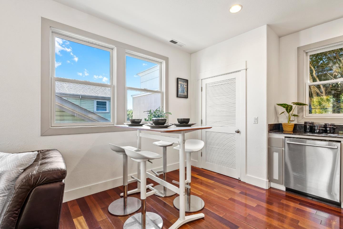 Detail Gallery Image 10 of 37 For 411 Broadway #B,  Santa Cruz,  CA 95060 - 3 Beds | 2 Baths