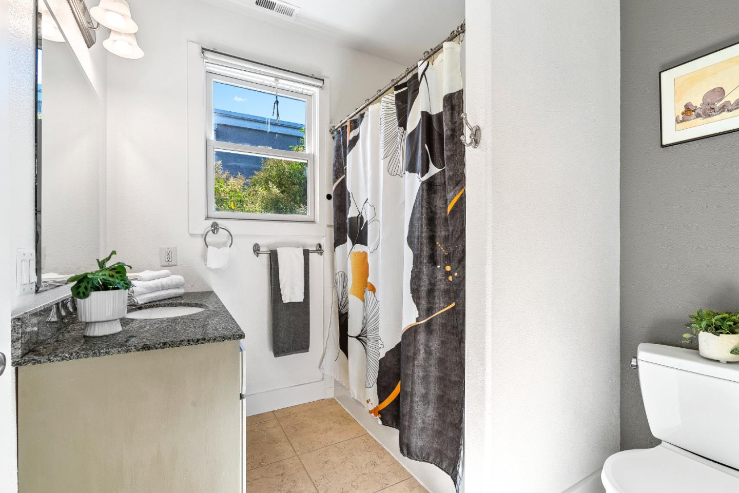 Detail Gallery Image 16 of 37 For 411 Broadway #B,  Santa Cruz,  CA 95060 - 3 Beds | 2 Baths