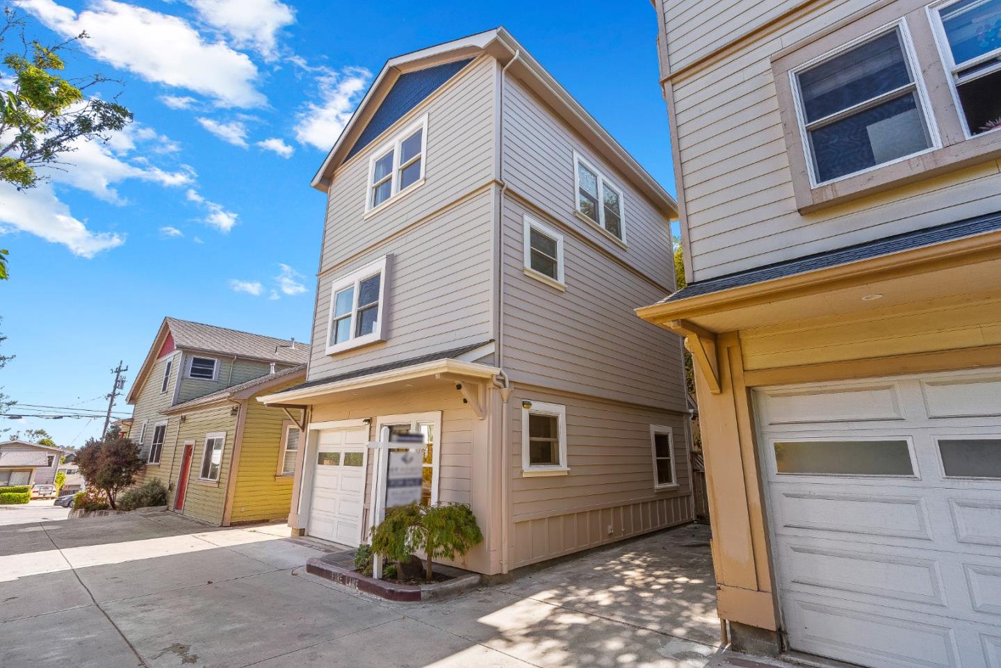Detail Gallery Image 3 of 37 For 411 Broadway #B,  Santa Cruz,  CA 95060 - 3 Beds | 2 Baths