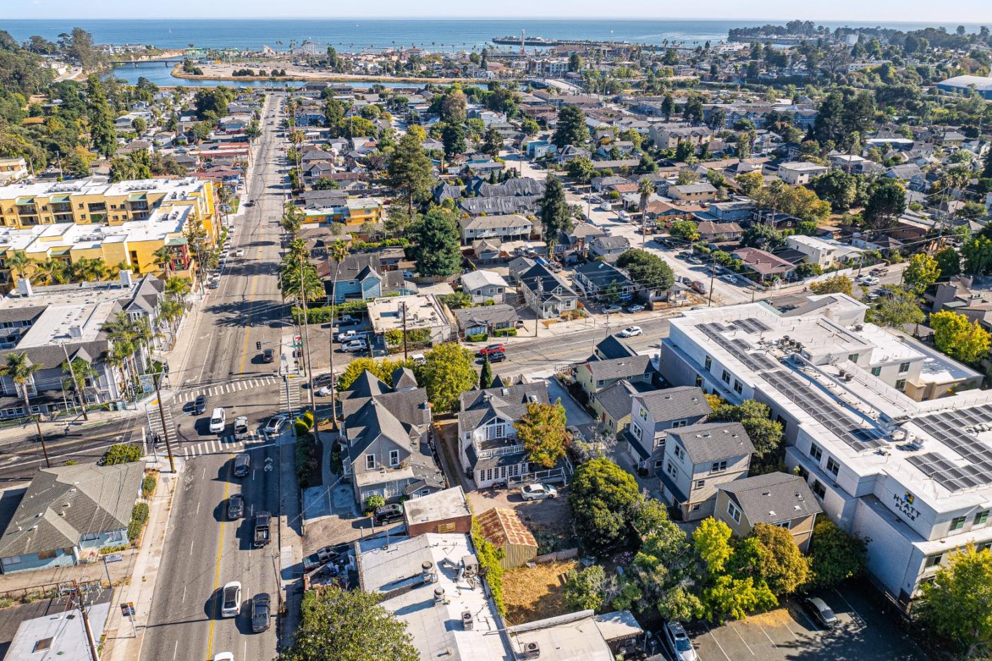Detail Gallery Image 30 of 37 For 411 Broadway #B,  Santa Cruz,  CA 95060 - 3 Beds | 2 Baths