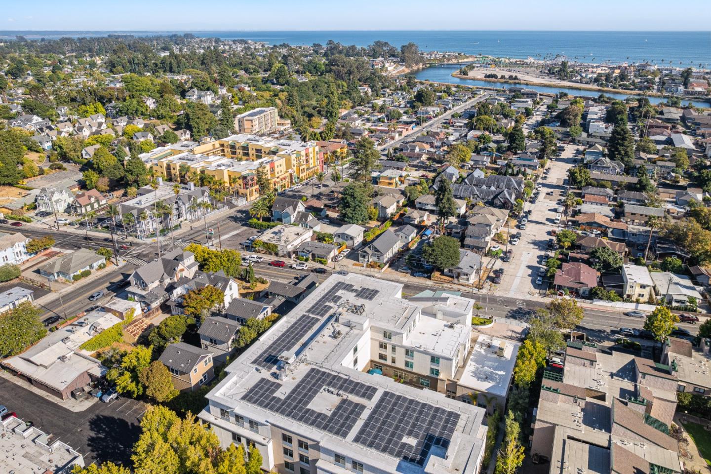 Detail Gallery Image 32 of 37 For 411 Broadway #B,  Santa Cruz,  CA 95060 - 3 Beds | 2 Baths