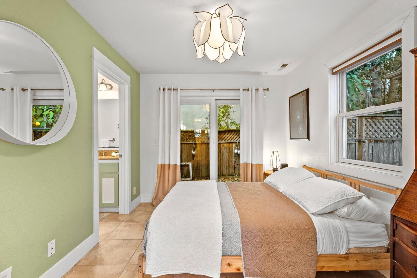 Detail Gallery Image 6 of 37 For 411 Broadway #B,  Santa Cruz,  CA 95060 - 3 Beds | 2 Baths