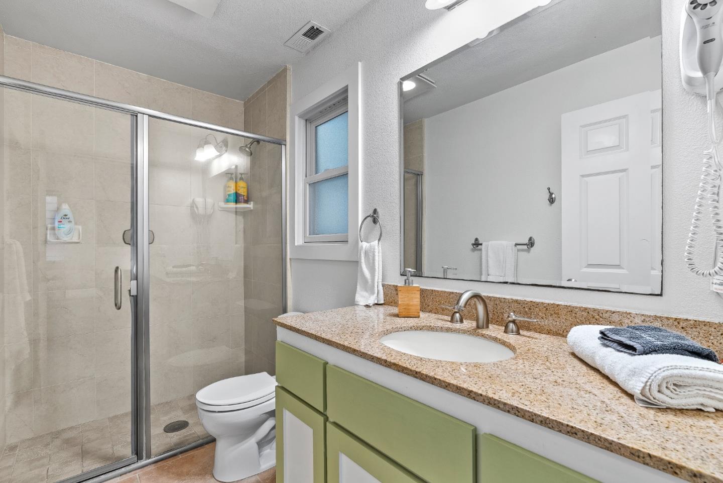 Detail Gallery Image 7 of 37 For 411 Broadway #B,  Santa Cruz,  CA 95060 - 3 Beds | 2 Baths