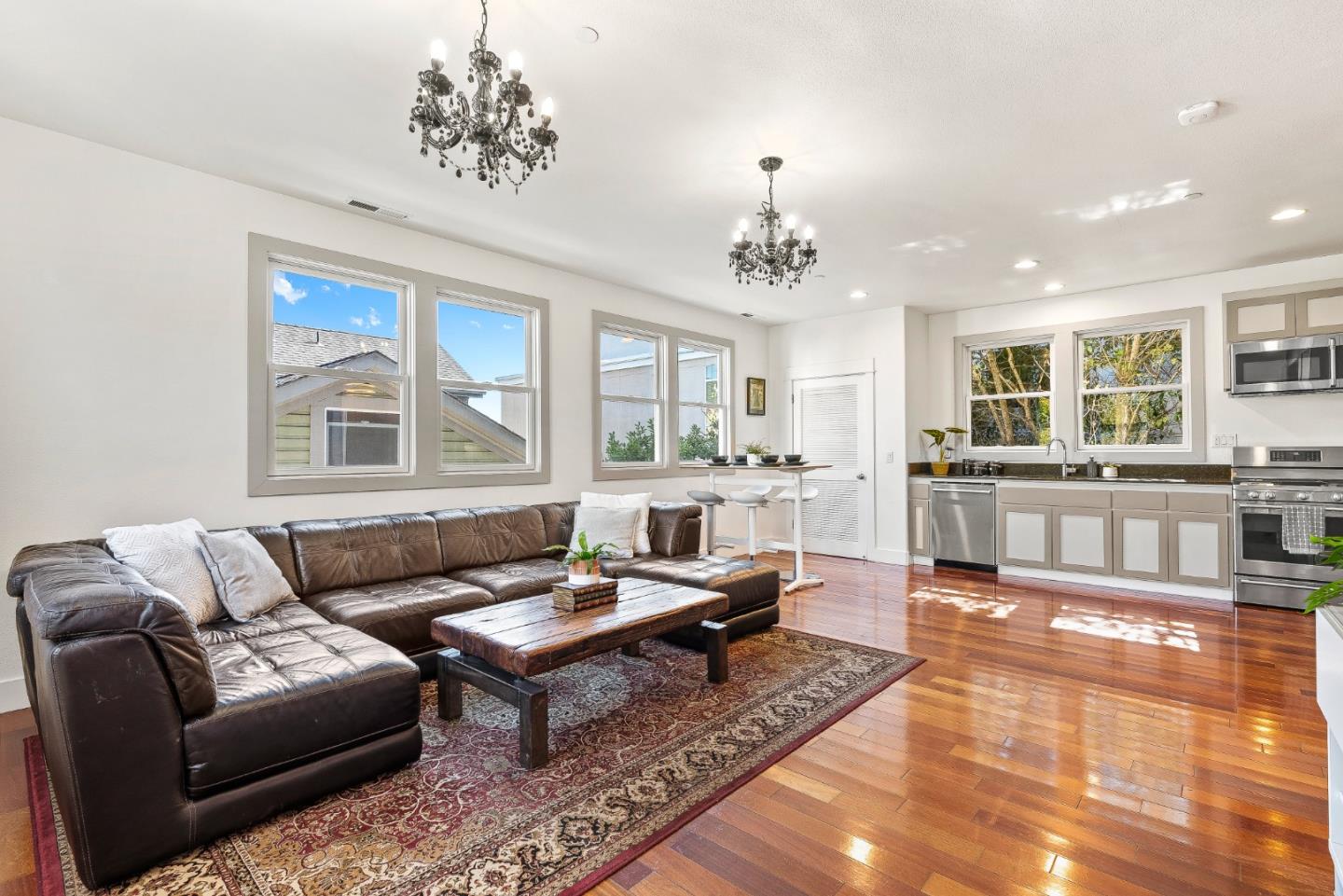 Detail Gallery Image 8 of 37 For 411 Broadway #B,  Santa Cruz,  CA 95060 - 3 Beds | 2 Baths