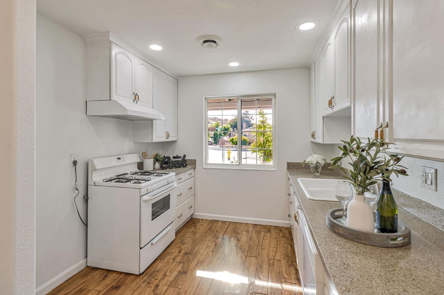 Detail Gallery Image 12 of 38 For 4692 Symphony Ln, San Jose,  CA 95111 - 3 Beds | 2 Baths