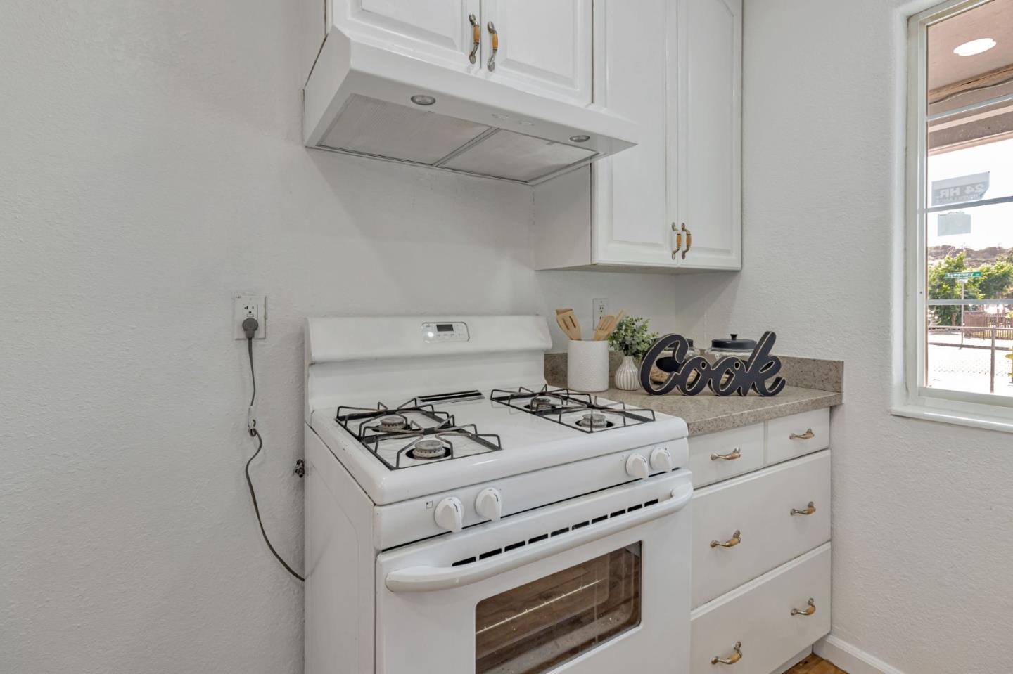 Detail Gallery Image 13 of 38 For 4692 Symphony Ln, San Jose,  CA 95111 - 3 Beds | 2 Baths