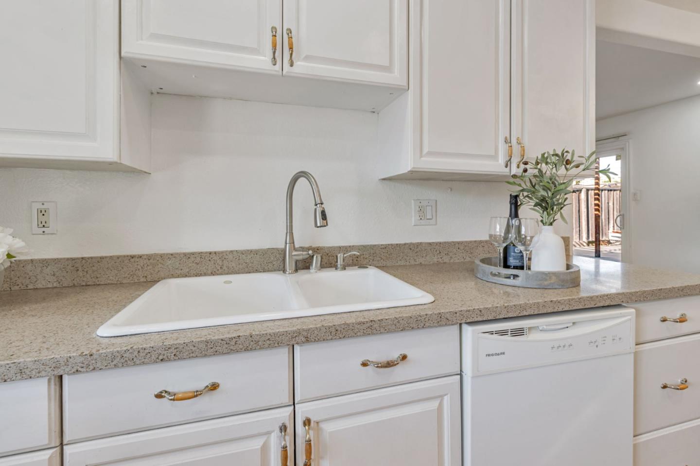 Detail Gallery Image 14 of 38 For 4692 Symphony Ln, San Jose,  CA 95111 - 3 Beds | 2 Baths
