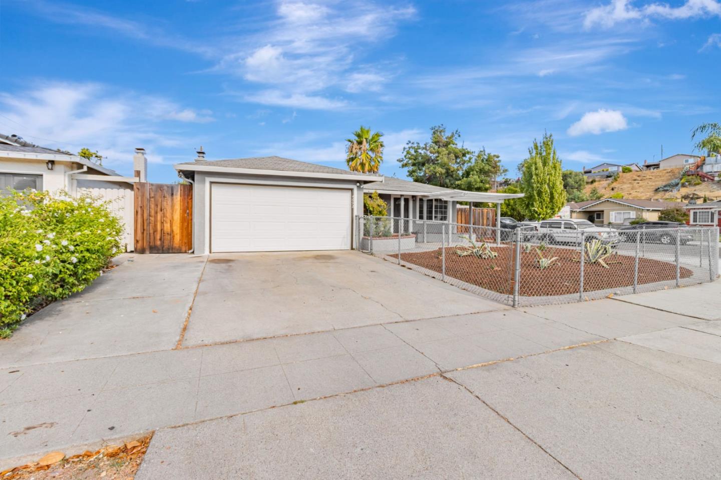 Detail Gallery Image 3 of 38 For 4692 Symphony Ln, San Jose,  CA 95111 - 3 Beds | 2 Baths