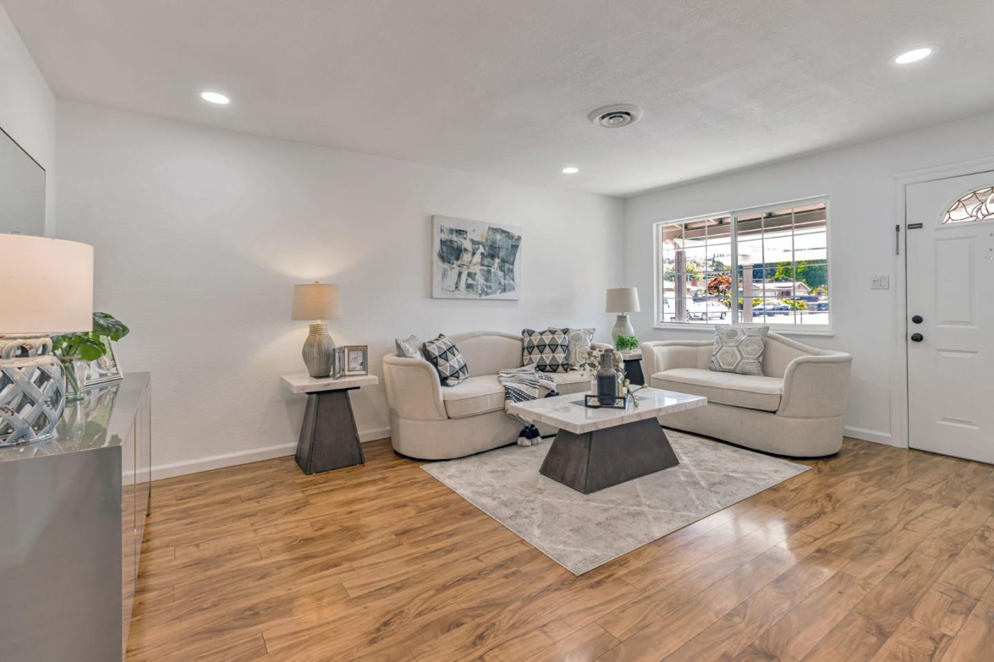Detail Gallery Image 5 of 38 For 4692 Symphony Ln, San Jose,  CA 95111 - 3 Beds | 2 Baths