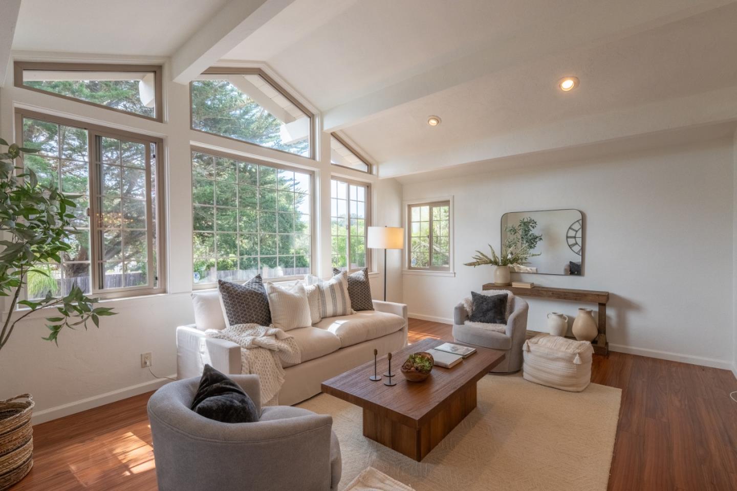 Detail Gallery Image 11 of 29 For 1 El Caminito Del Sur, Monterey,  CA 93940 - 3 Beds | 2 Baths