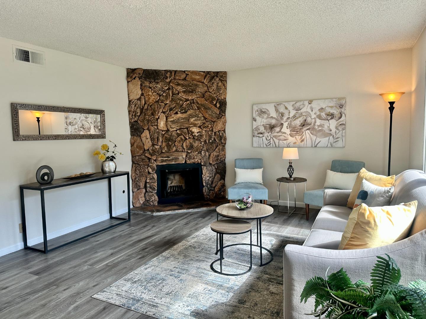 Detail Gallery Image 3 of 25 For 1031 Clyde Ave #1802,  Santa Clara,  CA 95054 - 2 Beds | 2/1 Baths