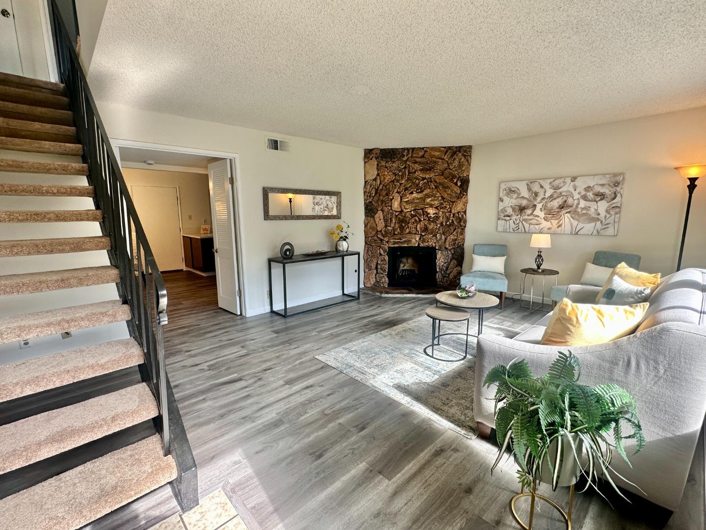 Detail Gallery Image 4 of 25 For 1031 Clyde Ave #1802,  Santa Clara,  CA 95054 - 2 Beds | 2/1 Baths
