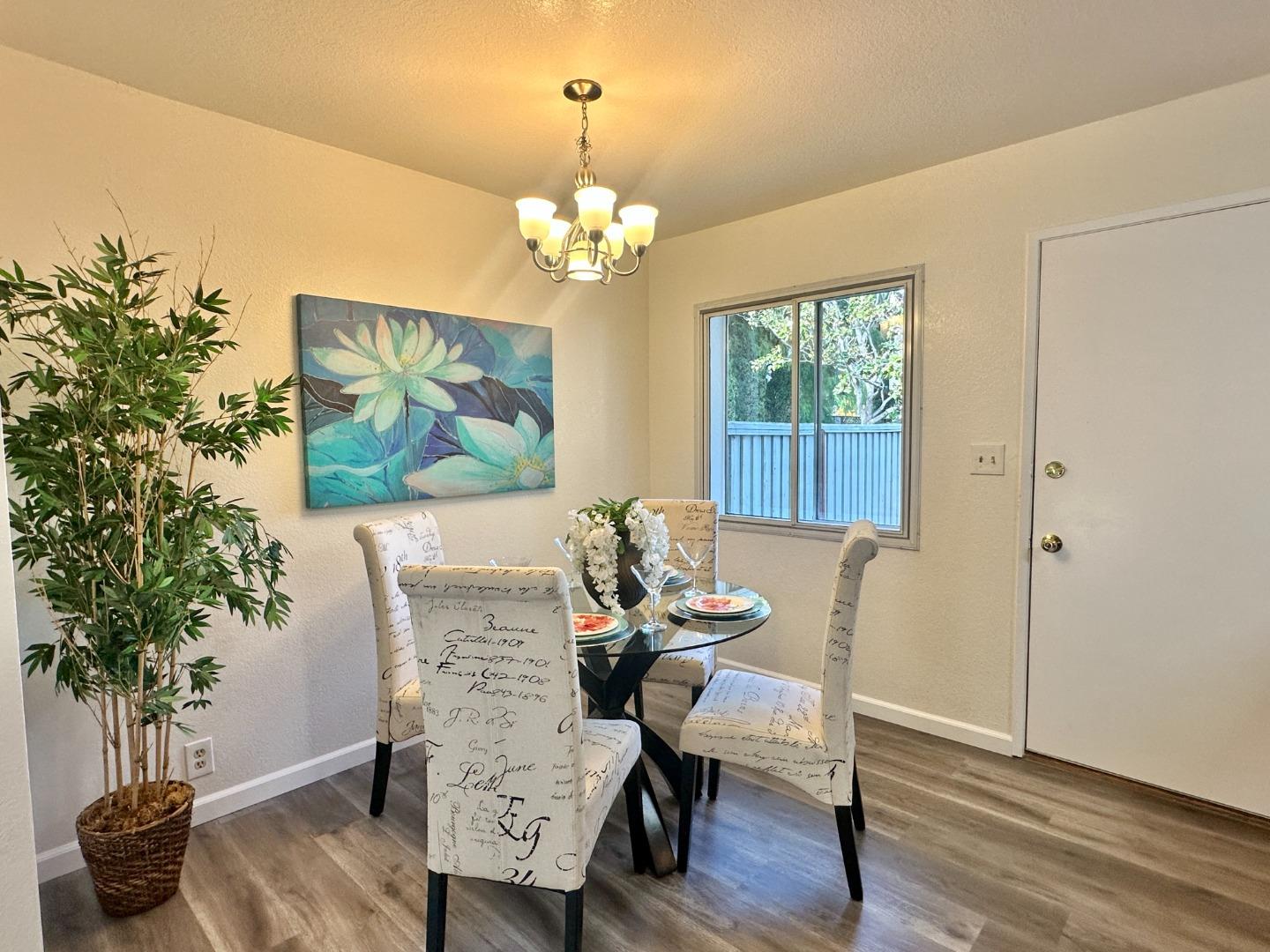 Detail Gallery Image 6 of 25 For 1031 Clyde Ave #1802,  Santa Clara,  CA 95054 - 2 Beds | 2/1 Baths