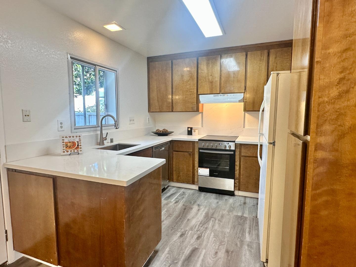 Detail Gallery Image 7 of 25 For 1031 Clyde Ave #1802,  Santa Clara,  CA 95054 - 2 Beds | 2/1 Baths