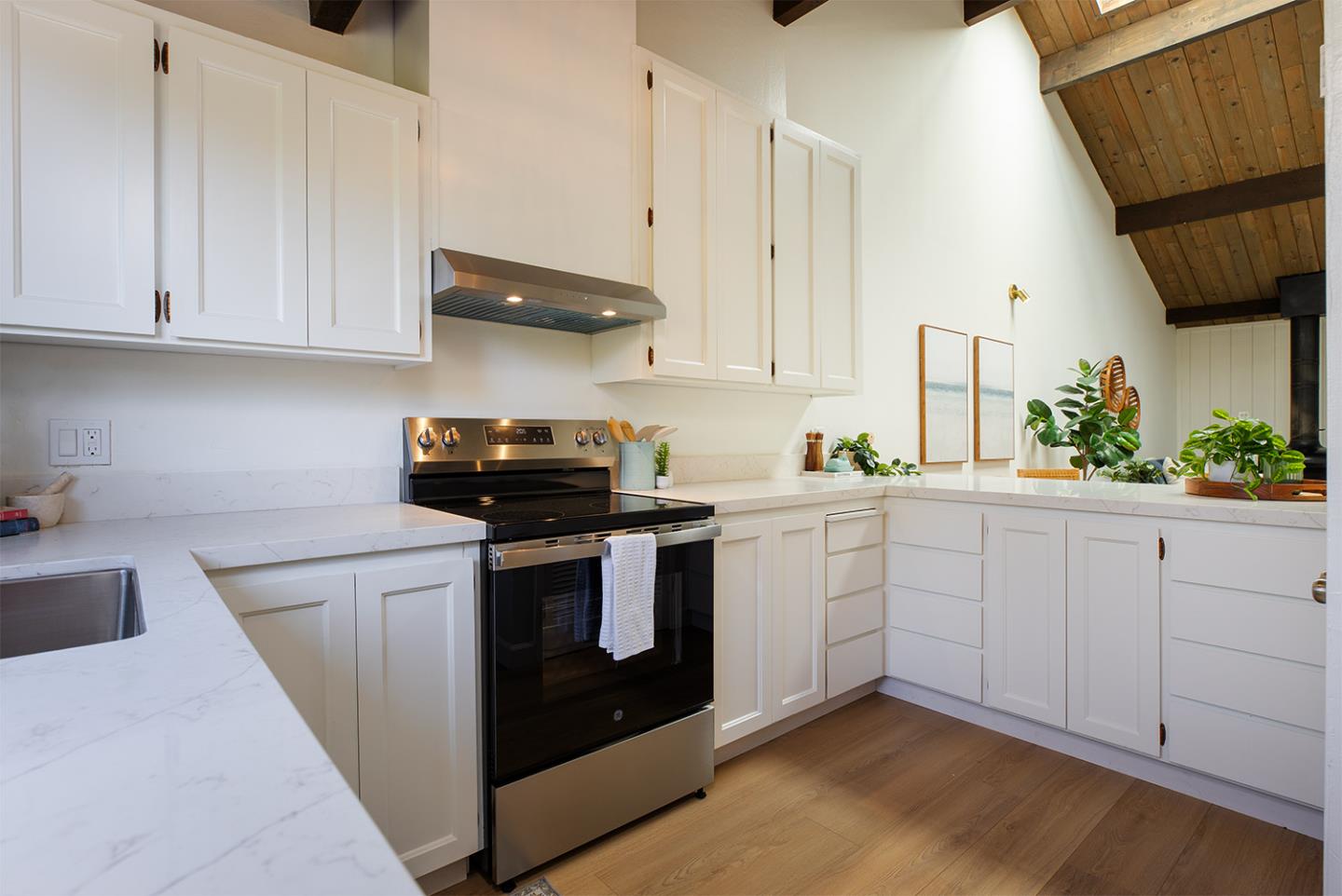 Detail Gallery Image 19 of 28 For 116 Shelter Lagoon Dr, Santa Cruz,  CA 95060 - 2 Beds | 1/1 Baths