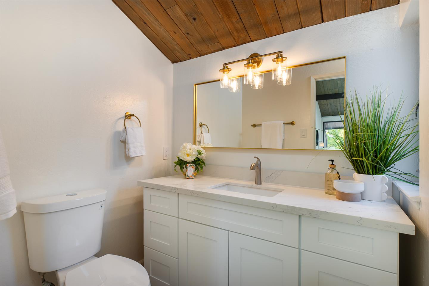Detail Gallery Image 22 of 28 For 116 Shelter Lagoon Dr, Santa Cruz,  CA 95060 - 2 Beds | 1/1 Baths