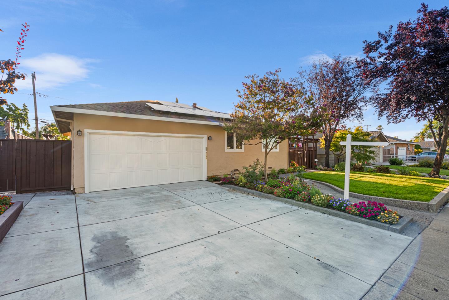 Detail Gallery Image 2 of 36 For 3131 Woodcrest Dr, San Jose,  CA 95118 - 3 Beds | 3 Baths