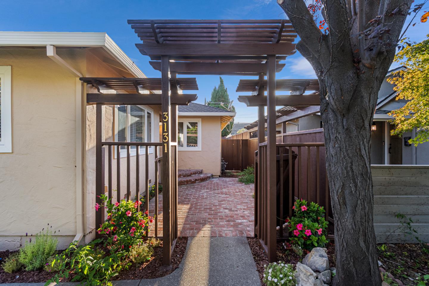 Detail Gallery Image 3 of 36 For 3131 Woodcrest Dr, San Jose,  CA 95118 - 3 Beds | 3 Baths