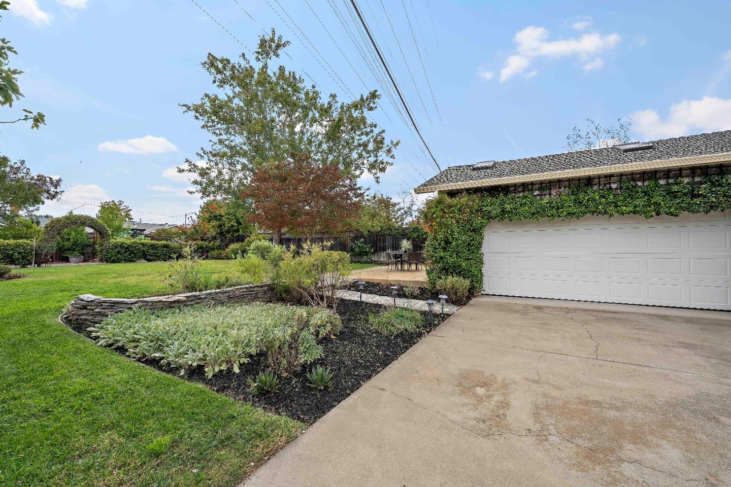 Detail Gallery Image 10 of 34 For 3825 Woodford Dr, San Jose,  CA 95124 - 4 Beds | 2 Baths