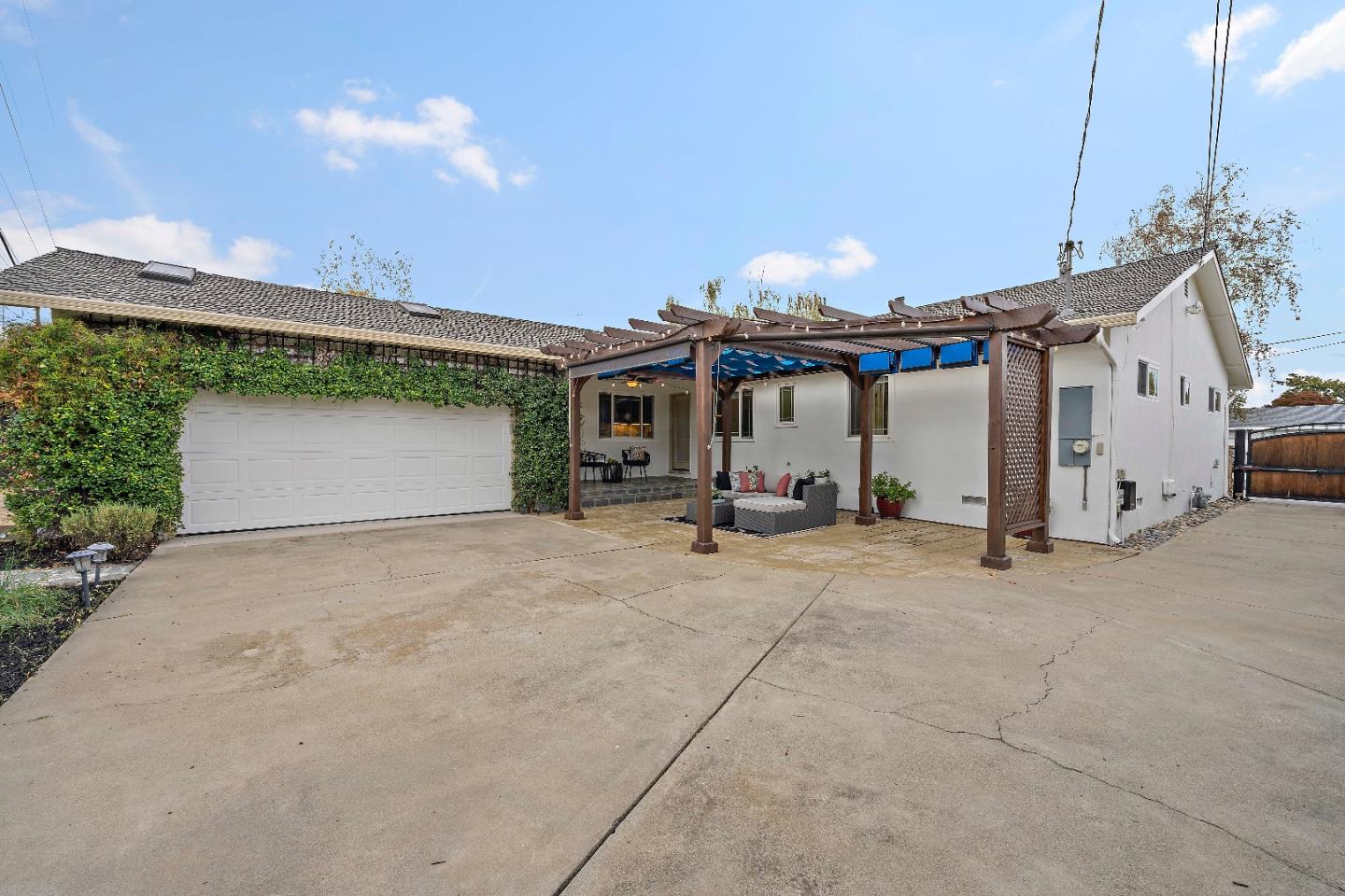 Detail Gallery Image 11 of 34 For 3825 Woodford Dr, San Jose,  CA 95124 - 4 Beds | 2 Baths