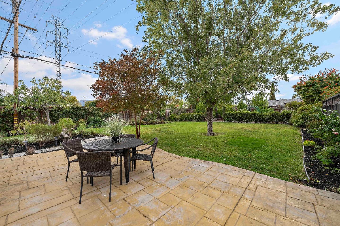 Detail Gallery Image 17 of 34 For 3825 Woodford Dr, San Jose,  CA 95124 - 4 Beds | 2 Baths