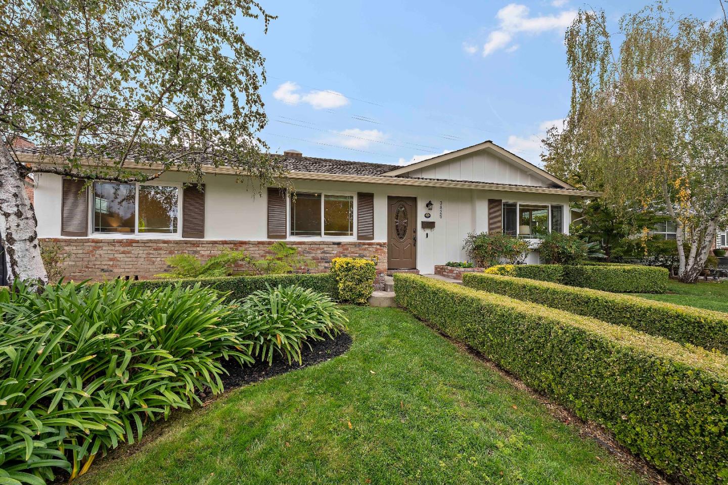 Detail Gallery Image 2 of 34 For 3825 Woodford Dr, San Jose,  CA 95124 - 4 Beds | 2 Baths