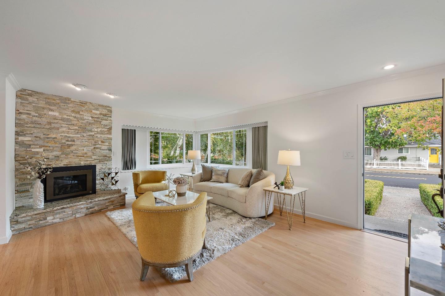 Detail Gallery Image 27 of 34 For 3825 Woodford Dr, San Jose,  CA 95124 - 4 Beds | 2 Baths