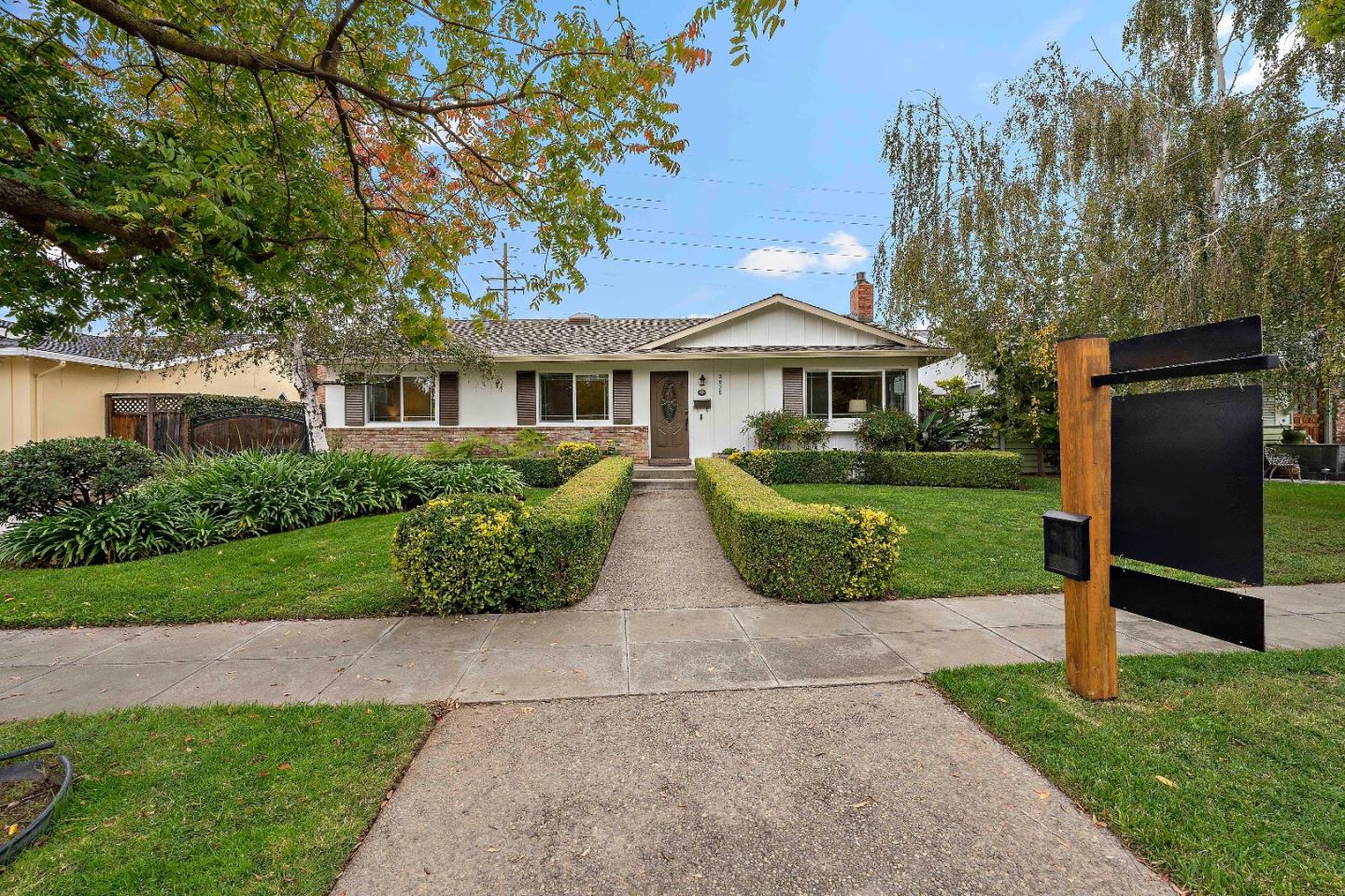 Detail Gallery Image 3 of 34 For 3825 Woodford Dr, San Jose,  CA 95124 - 4 Beds | 2 Baths