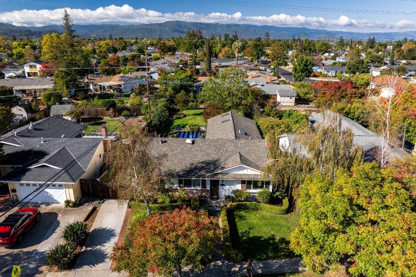 Detail Gallery Image 5 of 34 For 3825 Woodford Dr, San Jose,  CA 95124 - 4 Beds | 2 Baths