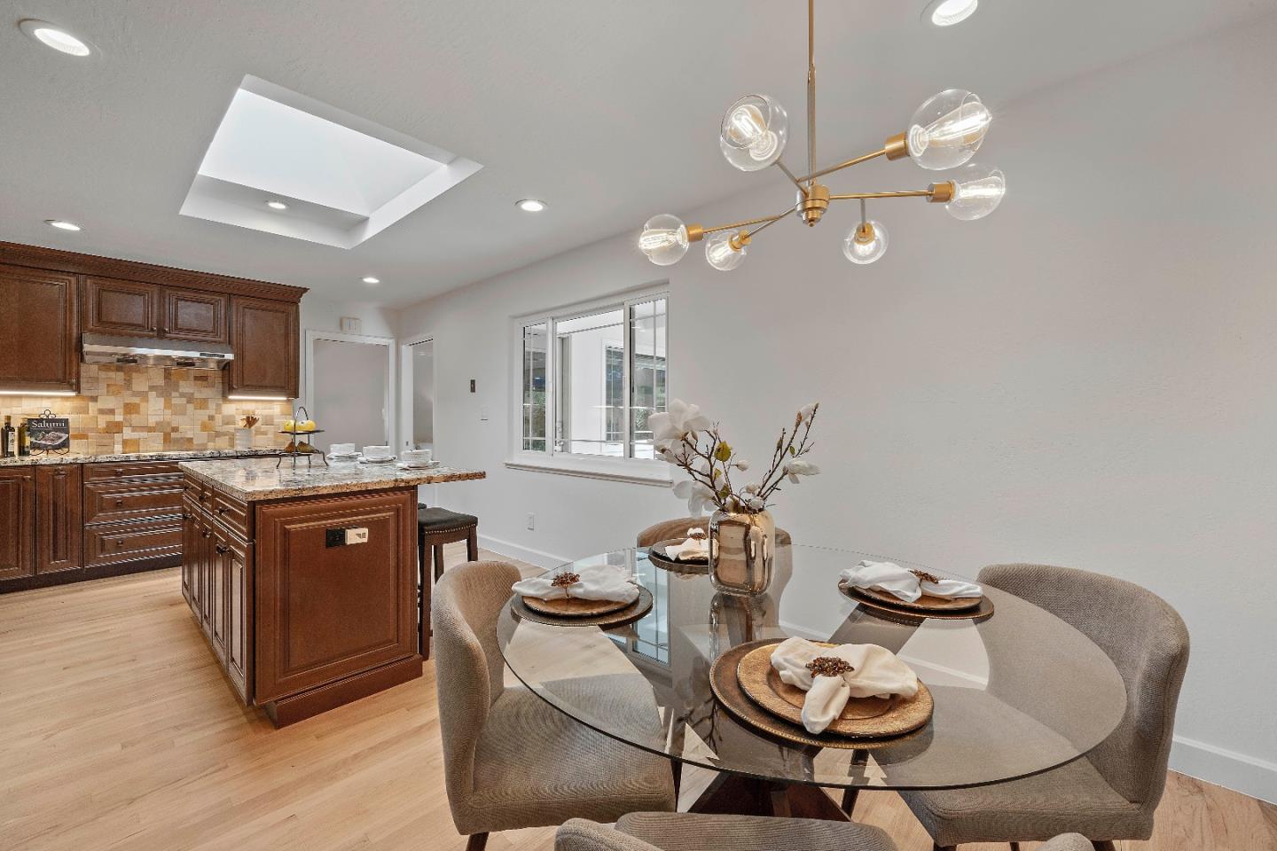 Detail Gallery Image 8 of 34 For 3825 Woodford Dr, San Jose,  CA 95124 - 4 Beds | 2 Baths