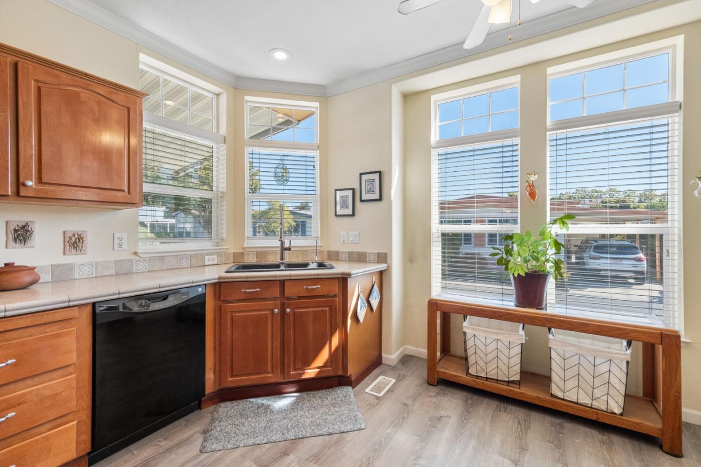 Detail Gallery Image 5 of 31 For 1050 Borregas Ave #92,  Sunnyvale,  CA 94089 - 3 Beds | 2 Baths