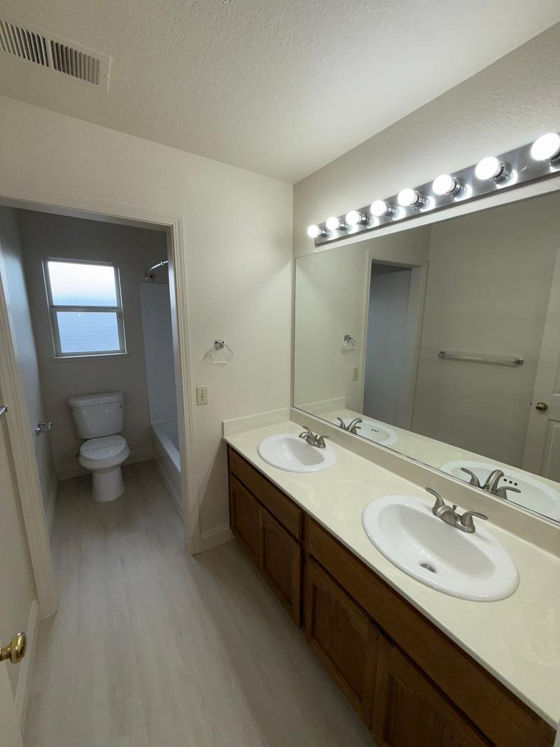 Detail Gallery Image 17 of 32 For 794 Danbury St, Salinas,  CA 93906 - 4 Beds | 2/1 Baths