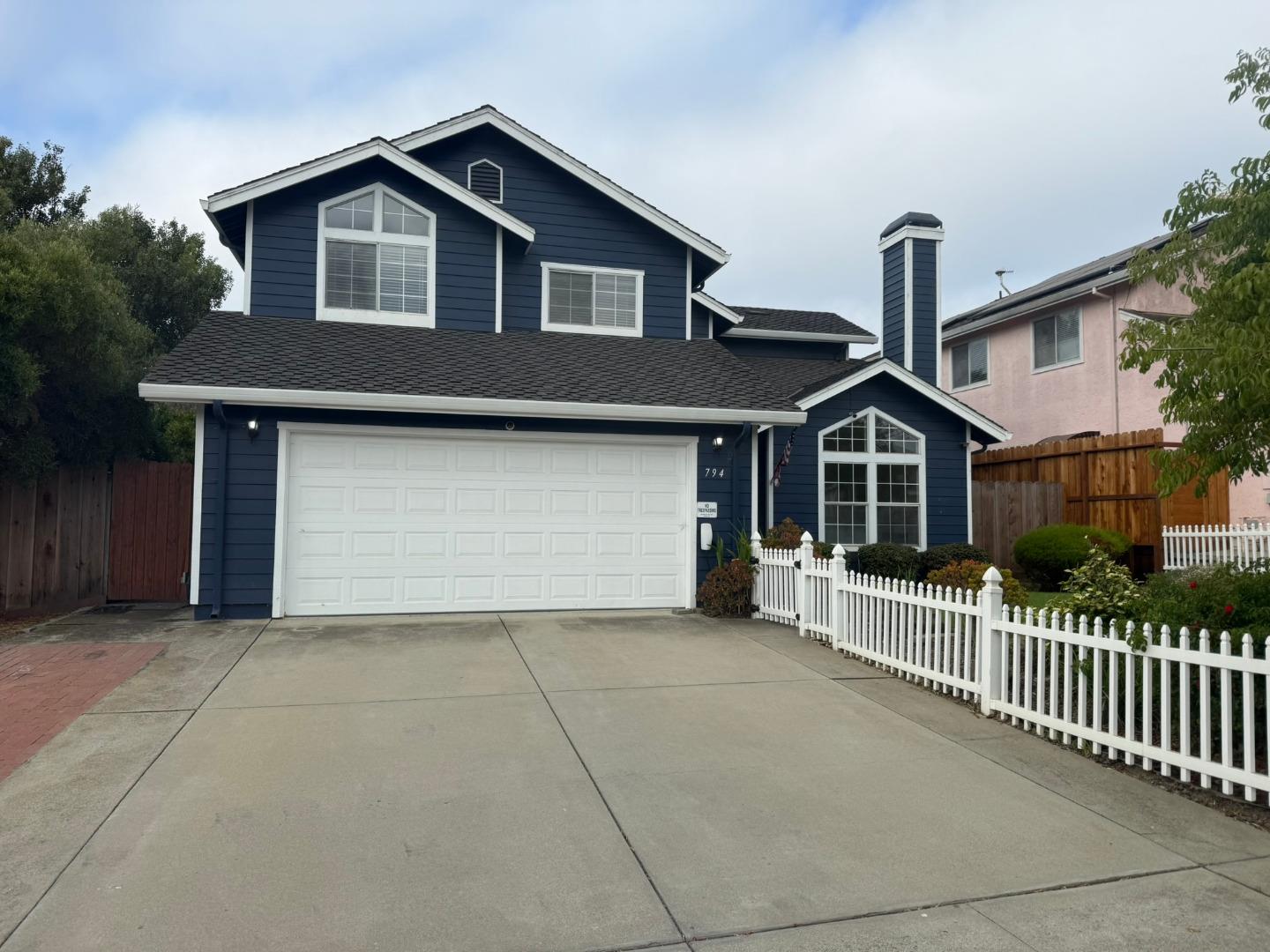 Detail Gallery Image 2 of 32 For 794 Danbury St, Salinas,  CA 93906 - 4 Beds | 2/1 Baths