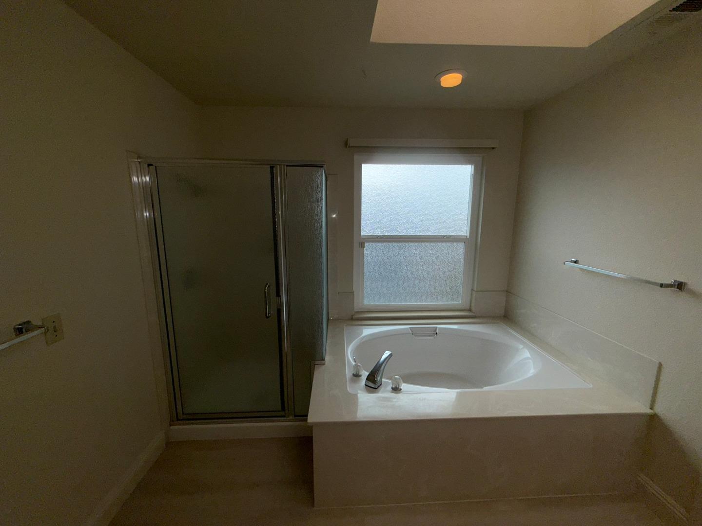 Detail Gallery Image 23 of 32 For 794 Danbury St, Salinas,  CA 93906 - 4 Beds | 2/1 Baths