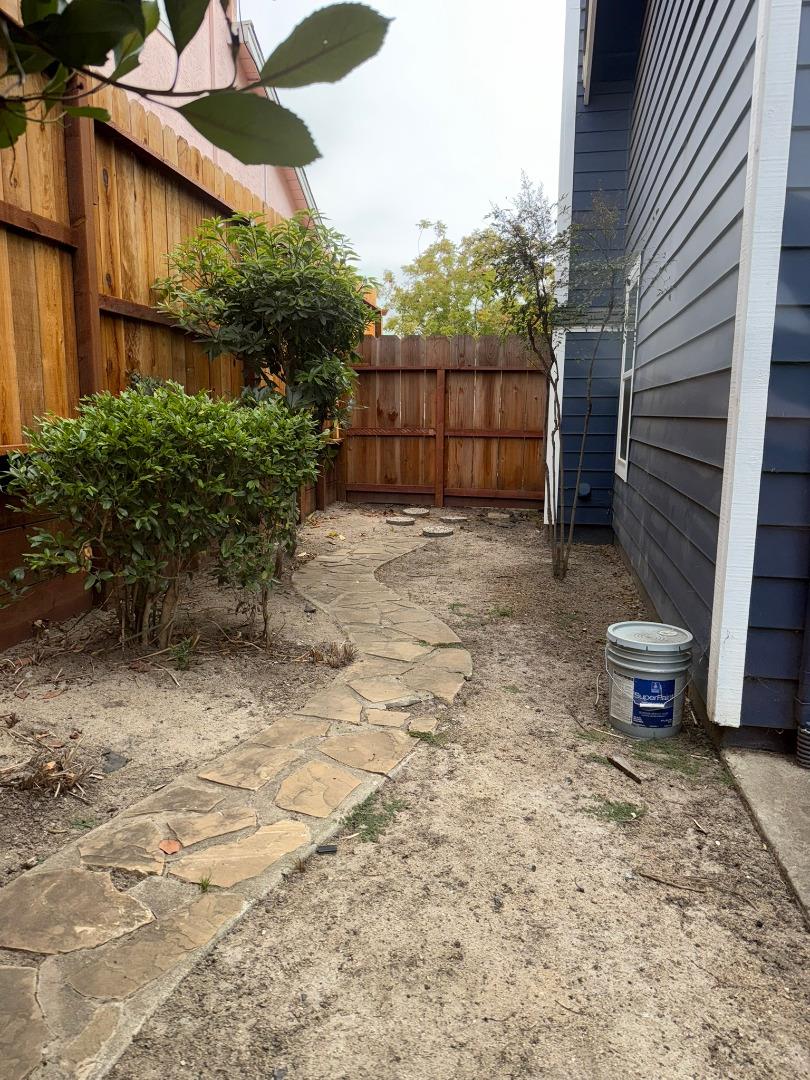 Detail Gallery Image 26 of 32 For 794 Danbury St, Salinas,  CA 93906 - 4 Beds | 2/1 Baths