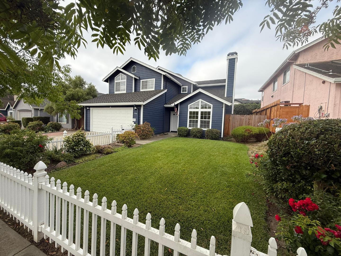 Detail Gallery Image 3 of 32 For 794 Danbury St, Salinas,  CA 93906 - 4 Beds | 2/1 Baths