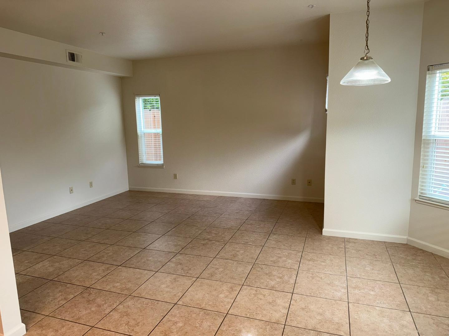 Detail Gallery Image 9 of 32 For 794 Danbury St, Salinas,  CA 93906 - 4 Beds | 2/1 Baths