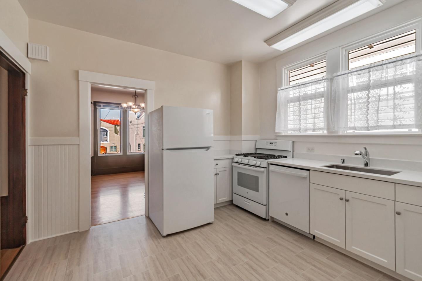 Detail Gallery Image 7 of 33 For 2356 33rd Ave, San Francisco,  CA 94116 - 2 Beds | 2 Baths