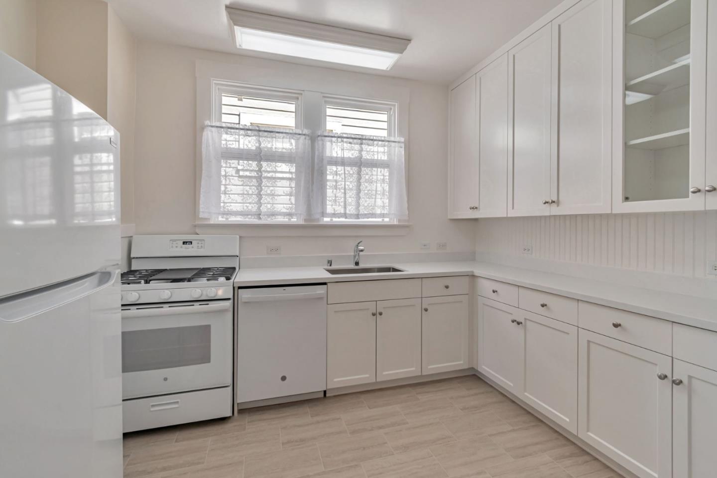 Detail Gallery Image 8 of 33 For 2356 33rd Ave, San Francisco,  CA 94116 - 2 Beds | 2 Baths