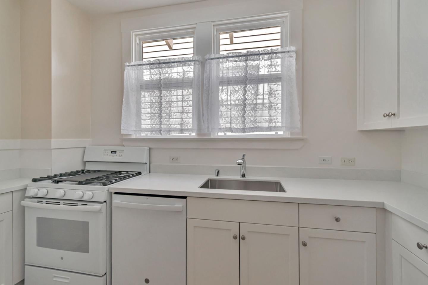 Detail Gallery Image 9 of 33 For 2356 33rd Ave, San Francisco,  CA 94116 - 2 Beds | 2 Baths