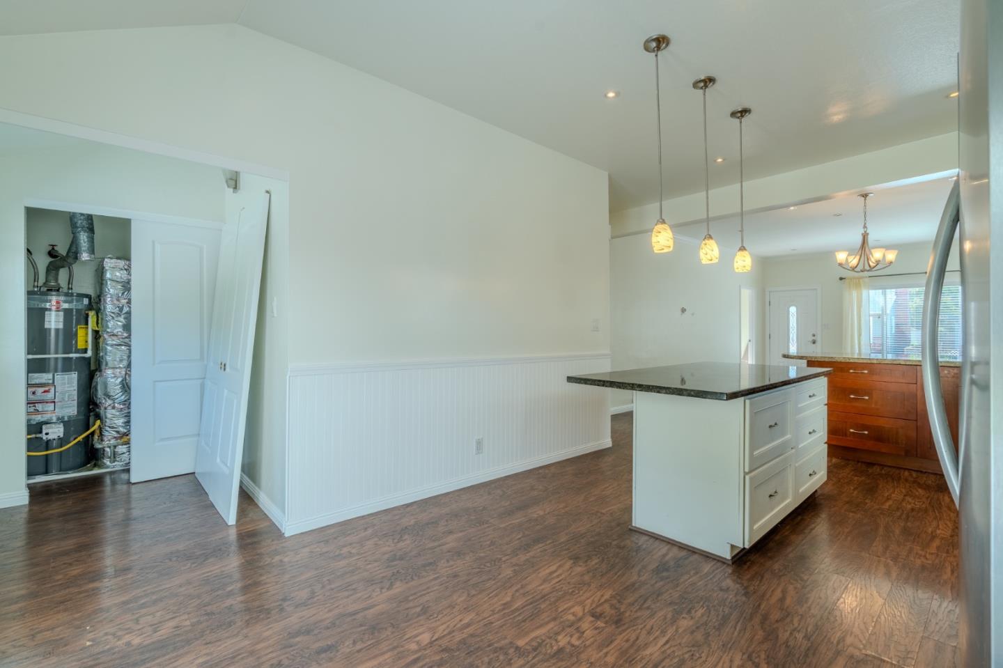 Detail Gallery Image 10 of 19 For 369 Pacific Ave, Pacifica,  CA 94044 - 2 Beds | 1 Baths