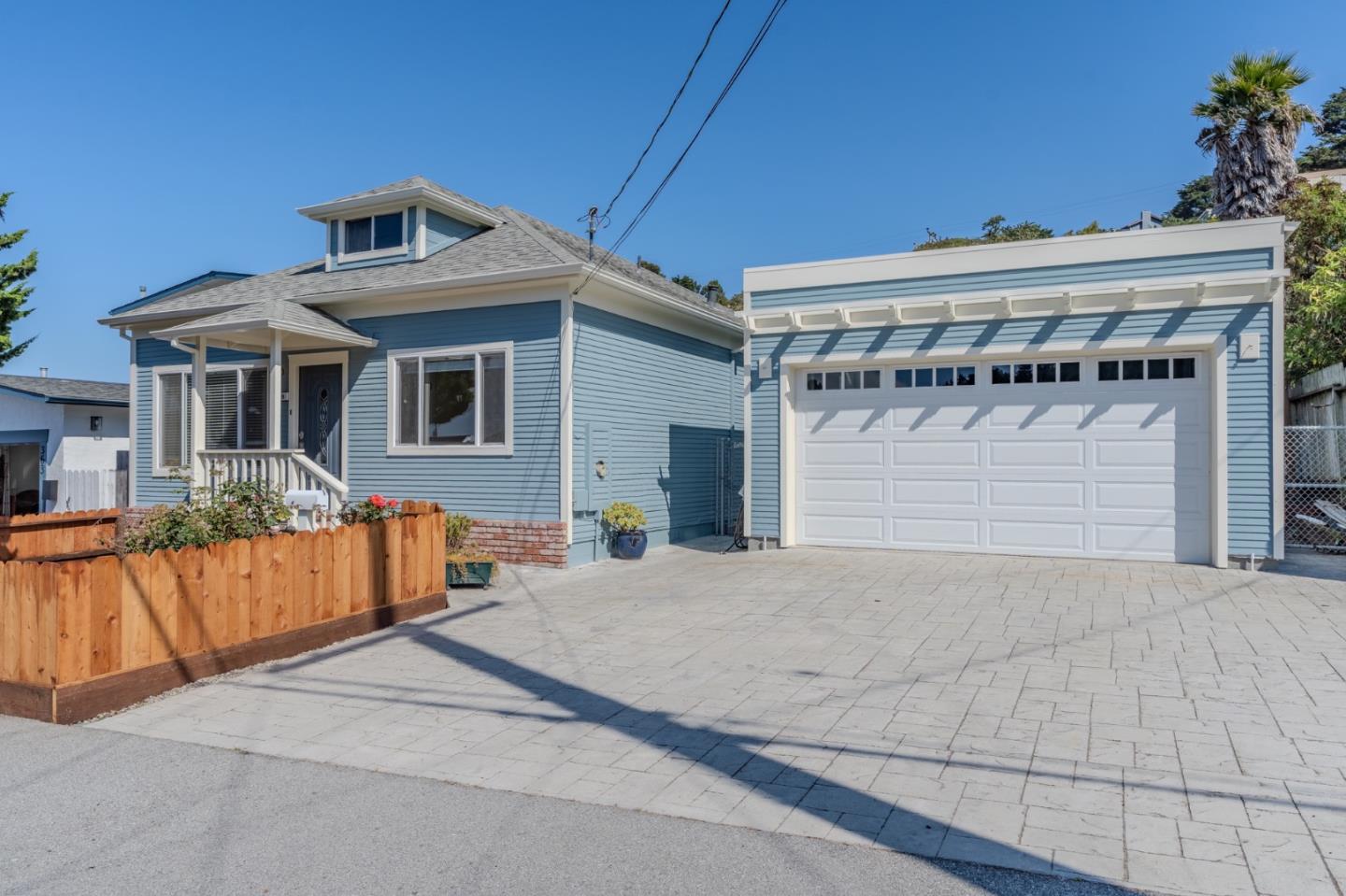 Detail Gallery Image 2 of 19 For 369 Pacific Ave, Pacifica,  CA 94044 - 2 Beds | 1 Baths