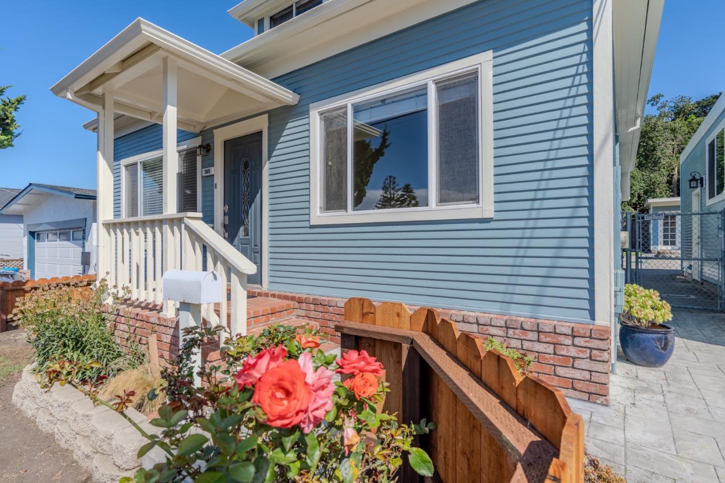 Detail Gallery Image 3 of 19 For 369 Pacific Ave, Pacifica,  CA 94044 - 2 Beds | 1 Baths