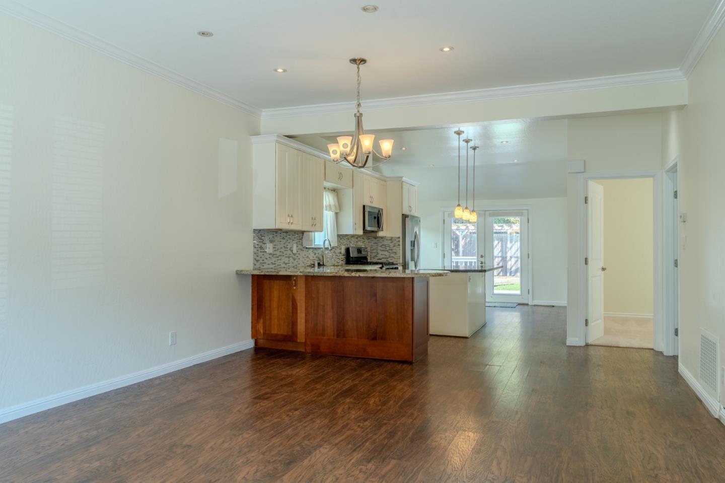 Detail Gallery Image 4 of 19 For 369 Pacific Ave, Pacifica,  CA 94044 - 2 Beds | 1 Baths