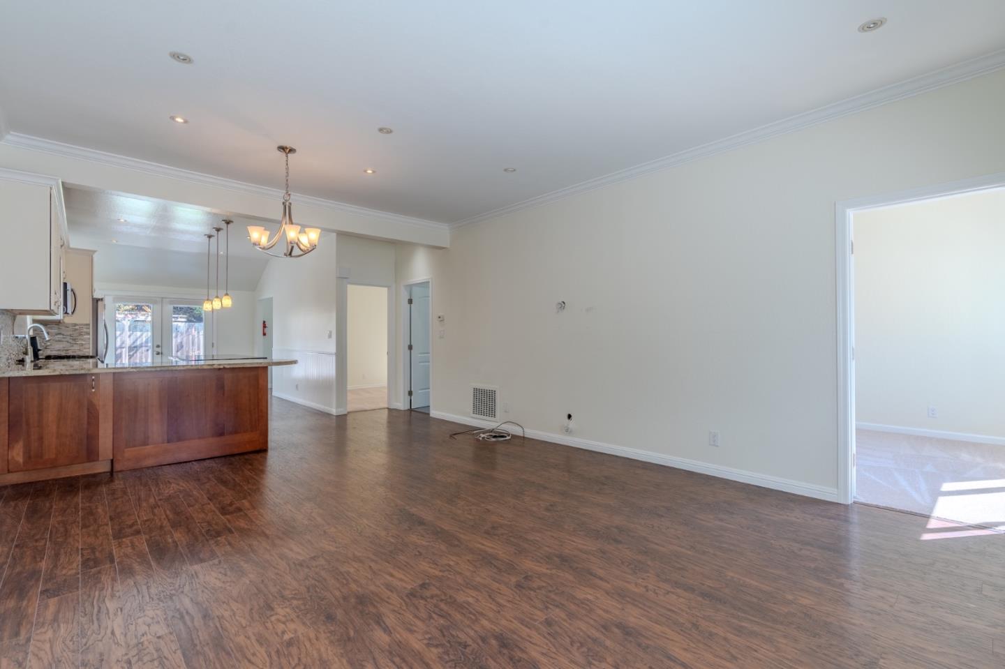 Detail Gallery Image 5 of 19 For 369 Pacific Ave, Pacifica,  CA 94044 - 2 Beds | 1 Baths