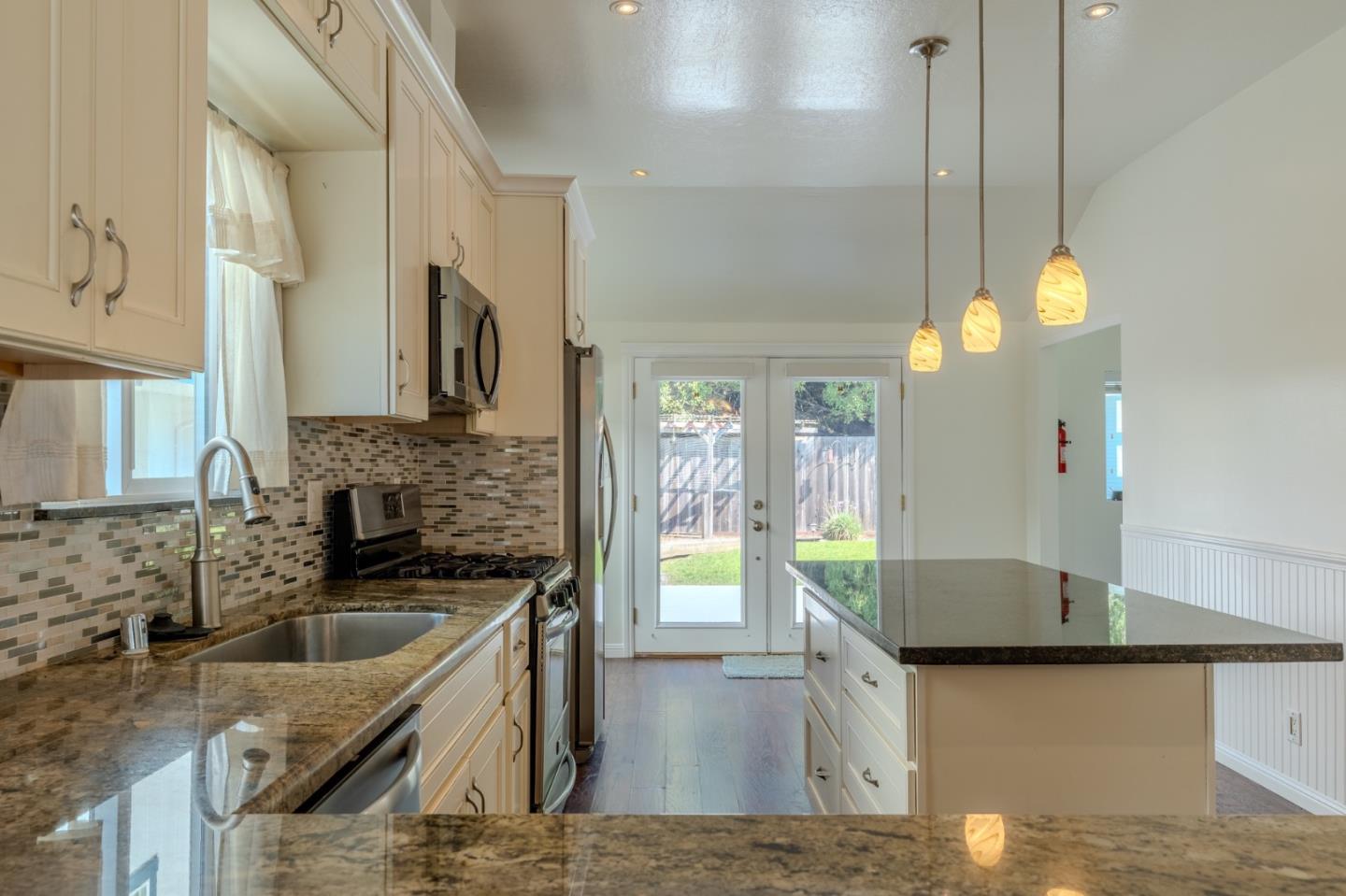 Detail Gallery Image 7 of 19 For 369 Pacific Ave, Pacifica,  CA 94044 - 2 Beds | 1 Baths